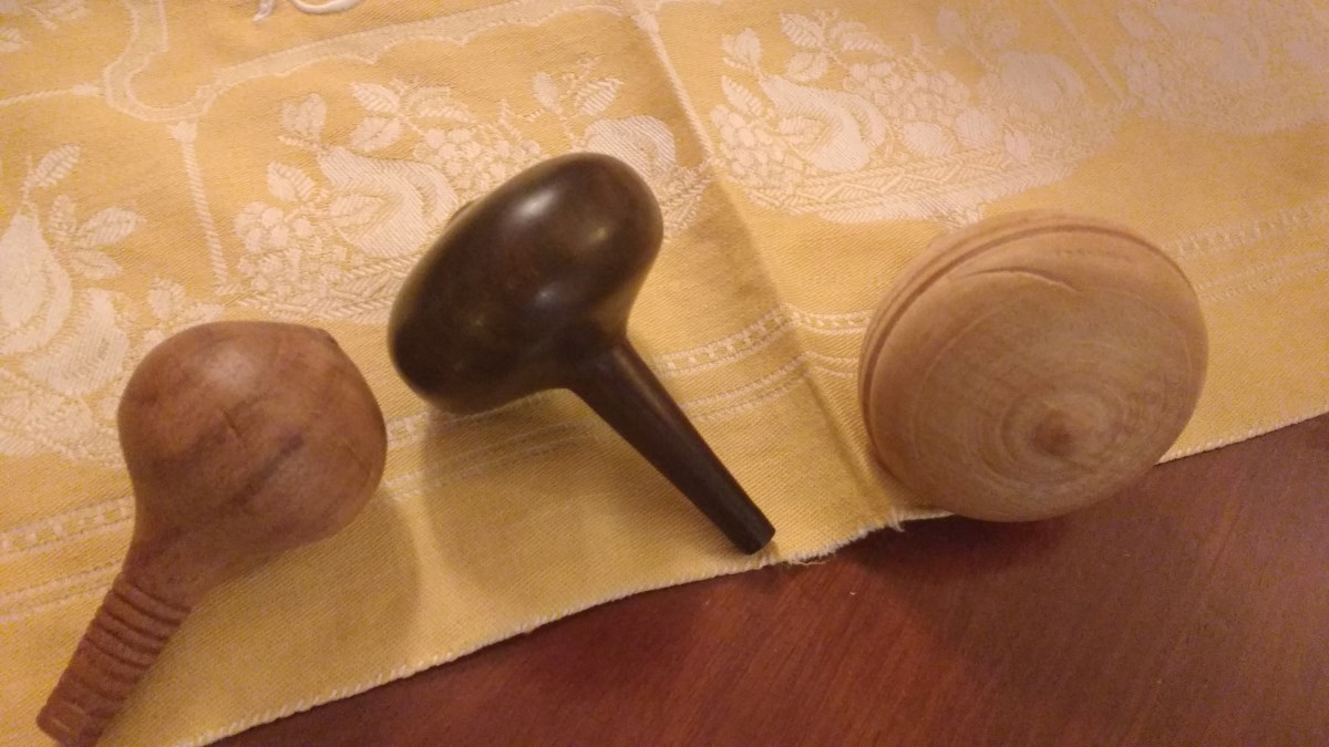 Turning spinning tops in onion form